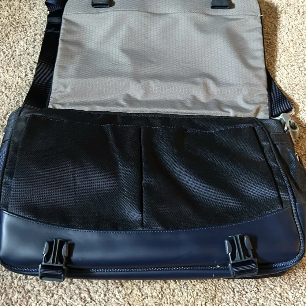 Tumi messenger bag